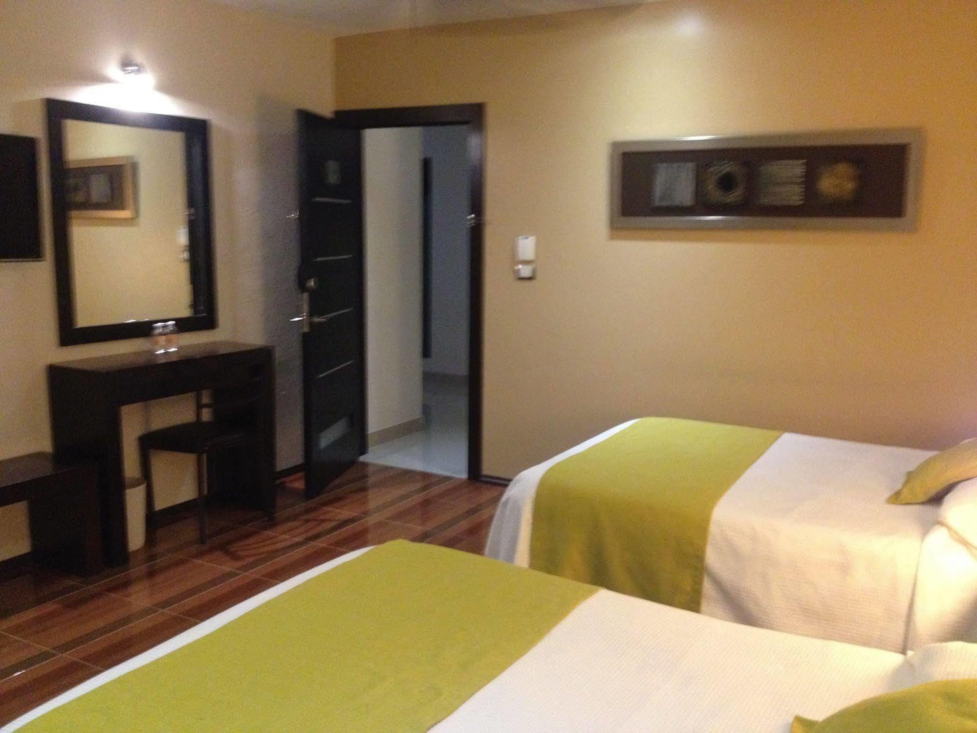 Hotel Majova Inn ハラパ エクステリア 写真